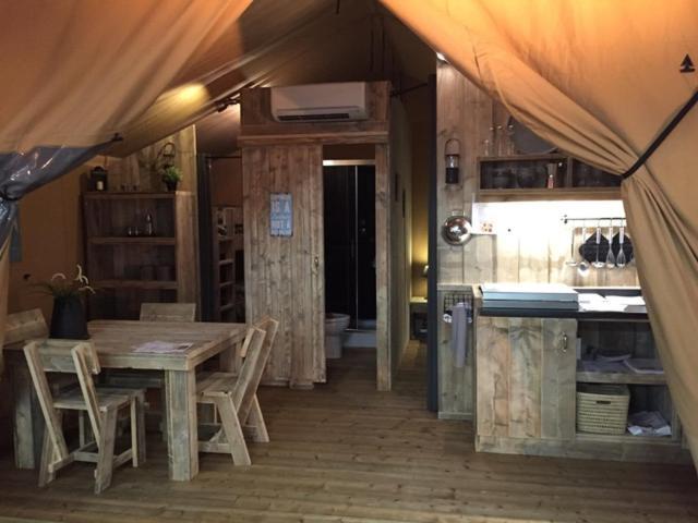 Camping Site De Gorge Vent Fréjus Стая снимка